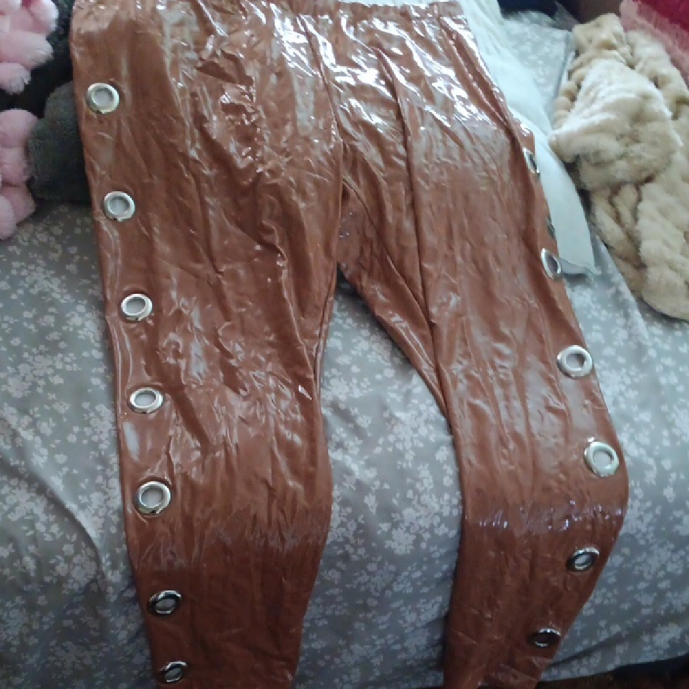 Chic Tan Women's Leggings with Grommet Accents Factory Damage
